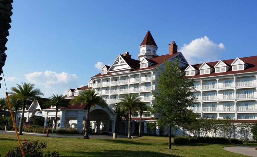 Grand Floridian Courtyard Pool Bar